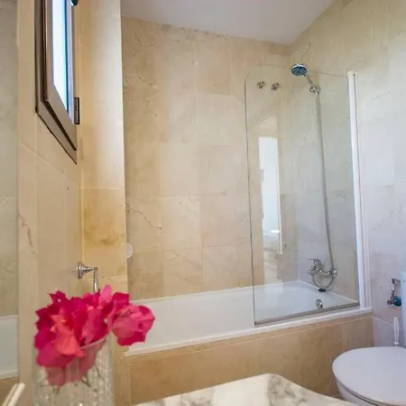33, Spacious Family With Large Pool In The Town Center Hansonholiday * Frigiliana