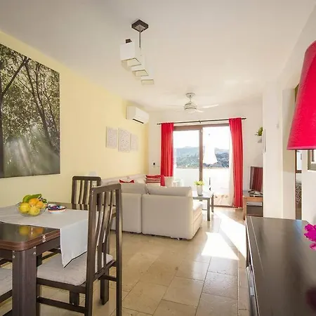 33, Spacious Family With Large Pool In The Town Center Hansonholiday Apartamento