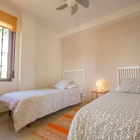 33, Spacious Family With Large Pool In The Town Center Hansonholiday * Frigiliana