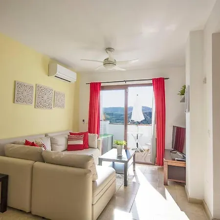 Apartamento 33, Spacious Family With Large Pool In The Town Center Hansonholiday